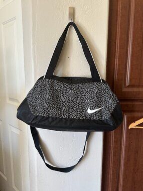 Nike Legend Club Duffle Bag – Black & White Geometric Print